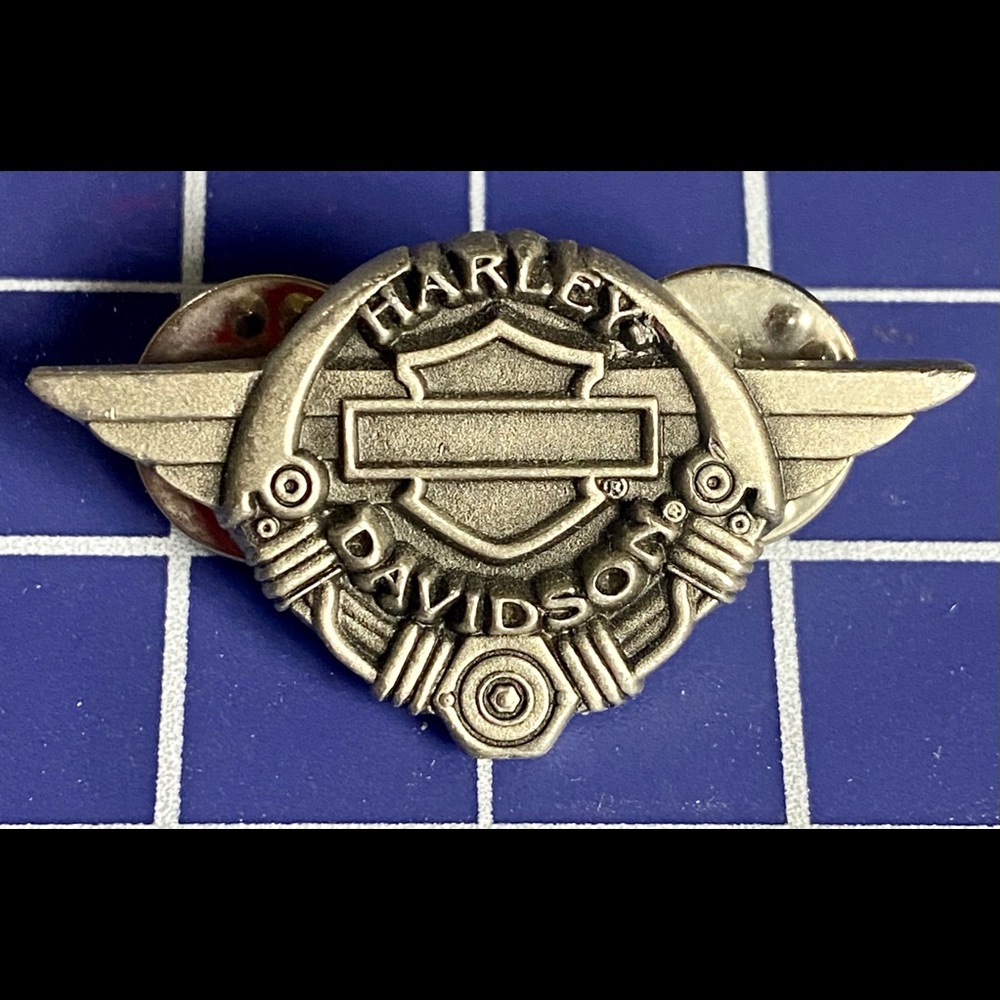 Harley Davidson Pin Vest Jacket Pin -Wings & BAR AND SHIELD HARLEY DAVIDSON 2004